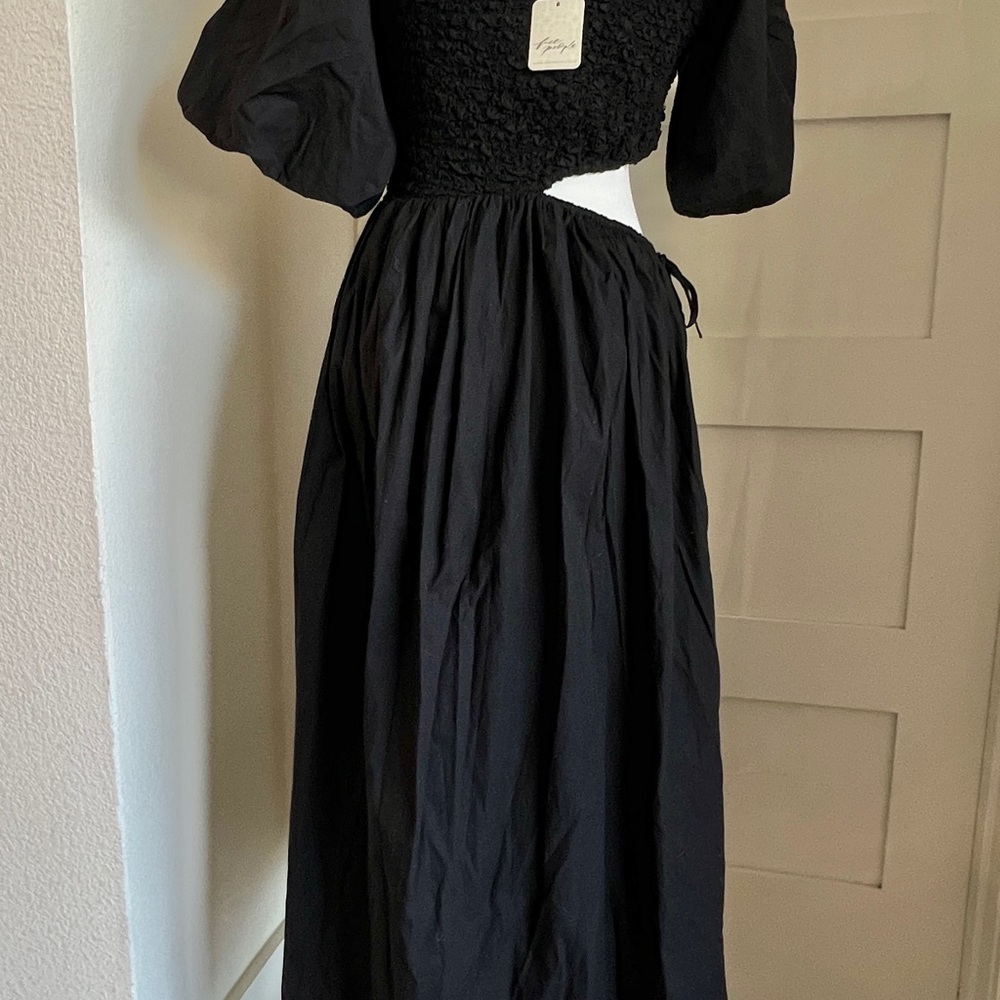 Elegant Black Cutout Midi Dress - Picture 6 of 8